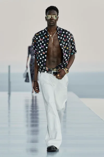 Look 25